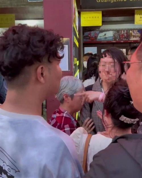 插队女子 爆料事件视频,真相与道德的碰撞  第3张