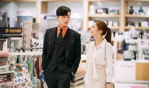 文春爆料韩国女团恋情视频,甜蜜视频引发网友热议 第2张 文春爆料韩国女团恋情视频,甜蜜视频引发网友热议 第2张